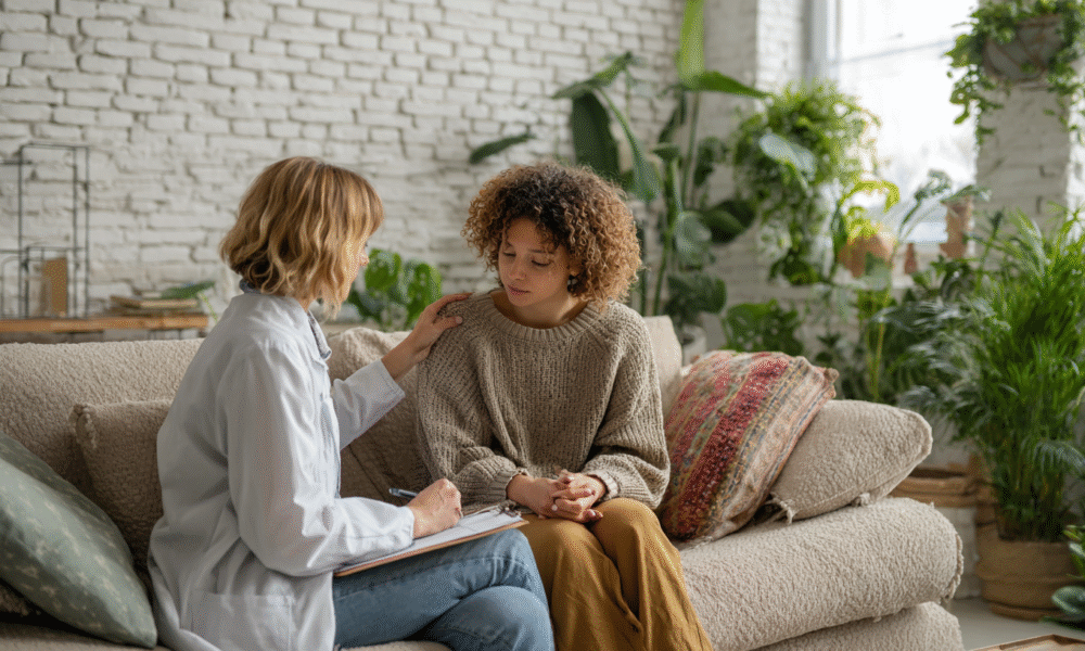 tchitcha._A_realistic_photo_of_a_mature_female_therapist_comf_f7007af5-23f7-43d9-84b5-dfa103dea398_1
